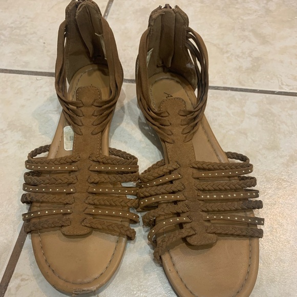 AE brown gladiator sandal - Picture 1 of 2